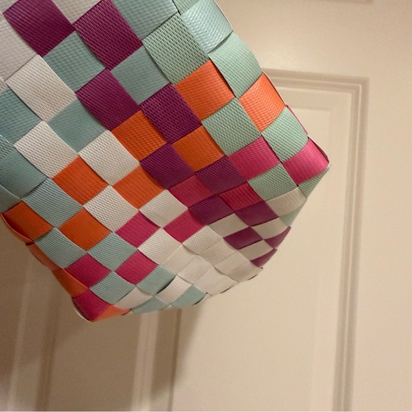 NEW KATE SPADE WOVEN BEACH TOTE - Picture 4 of 6